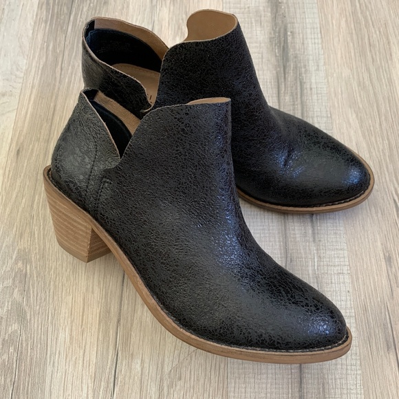 Kelsi Dagger Booties - Picture 1 of 5